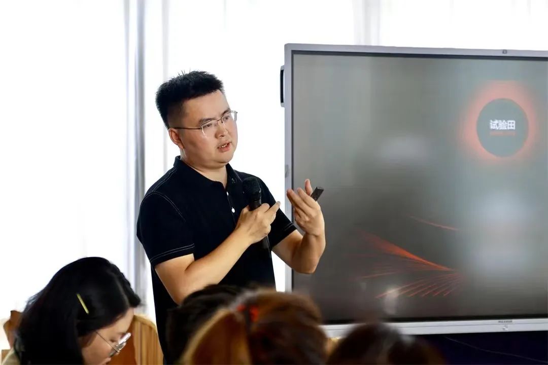 融媒體中心、咨詢中心分管領導易浩發(fā)言.jpg
