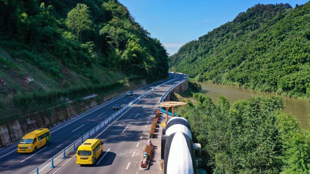 省道104線雨城區(qū)坪石至回龍（洪雅界）段.jpg